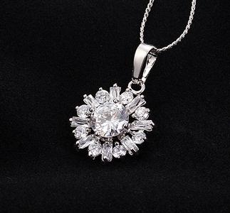 30x18mm CZ CLUSTER PENDANT+FREE CHAIN